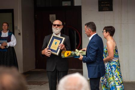 OBČINSKO PRIZNANJE ZA DVA DIRIGENTA, HIŠNIKA, MEDICINSKO SESTRO, ZGODOVINARJA IN PEVSKI ZBOR 32